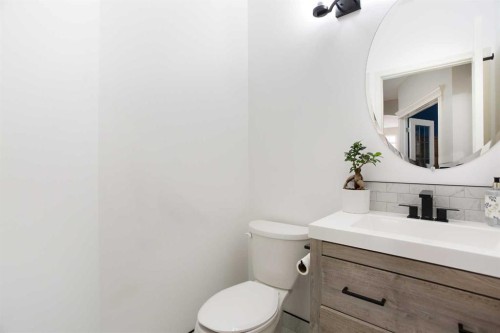 90 Discovery Ridge Road Sw, Calgary, AB - Indoor Photo Showing Bathroom