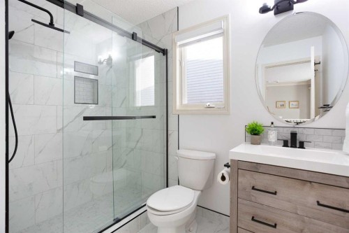 90 Discovery Ridge Road Sw, Calgary, AB - Indoor Photo Showing Bathroom