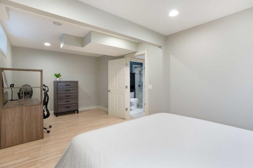 90 Discovery Ridge Road Sw, Calgary, AB - Indoor Photo Showing Bedroom