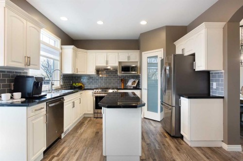 90 Discovery Ridge Road Sw, Calgary, AB - Indoor Photo Showing Kitchen With Upgraded Kitchen