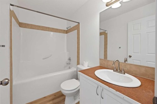 3503-111 Tarawood Lane Ne, Calgary, AB - Indoor Photo Showing Bathroom