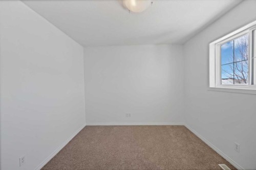 3503-111 Tarawood Lane Ne, Calgary, AB - Indoor Photo Showing Other Room