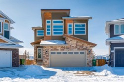 24 Evansborough Hill NW Calgary, AB T3P 0R3