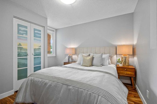 308 Parkridge Green Se, Calgary, AB - Indoor Photo Showing Bedroom