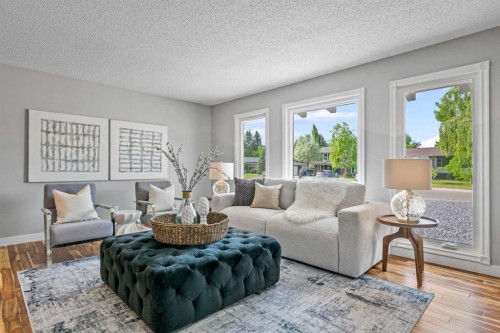 308 Parkridge Green Se, Calgary, AB - Indoor Photo Showing Living Room