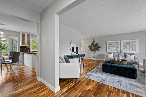 308 Parkridge Green Se, Calgary, AB - Indoor Photo Showing Living Room