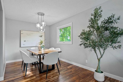308 Parkridge Green Se, Calgary, AB - Indoor Photo Showing Dining Room