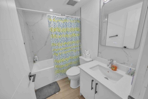 184 Cornerbrook Common Ne, Calgary, AB - Indoor Photo Showing Bathroom