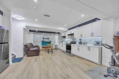 184 Cornerbrook Common Ne, Calgary, AB - Indoor Photo Showing Kitchen