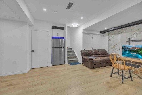 184 Cornerbrook Common Ne, Calgary, AB - Indoor Photo Showing Other Room