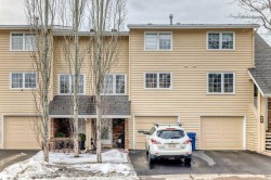 340 Point Mckay Gardens NW Calgary, AB T3B 4V8