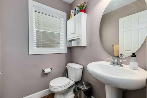 935 Windhaven Close Sw, Airdrie, AB - Indoor Photo Showing Bathroom