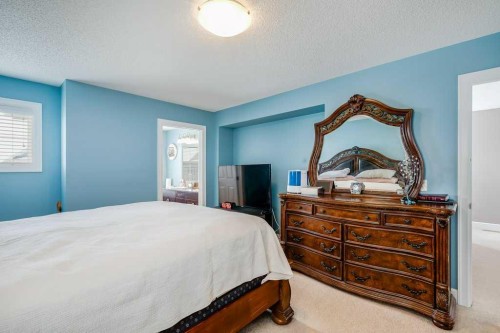 935 Windhaven Close Sw, Airdrie, AB - Indoor Photo Showing Bedroom