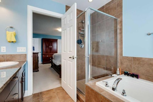935 Windhaven Close Sw, Airdrie, AB - Indoor Photo Showing Bathroom
