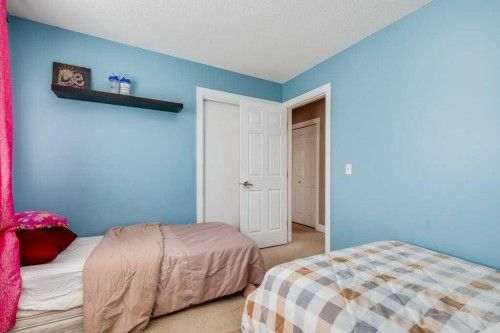 935 Windhaven Close Sw, Airdrie, AB - Indoor Photo Showing Bedroom