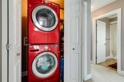935 Windhaven Close Sw, Airdrie, AB - Indoor Photo Showing Laundry Room