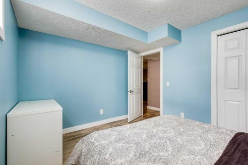 935 Windhaven Close Sw, Airdrie, AB - Indoor Photo Showing Bedroom