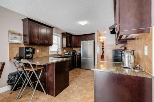 935 Windhaven Close Sw, Airdrie, AB - Indoor Photo Showing Kitchen