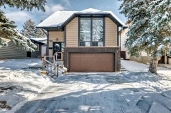 227 Coachwood Crescent SW Calgary, AB T3H 1E7