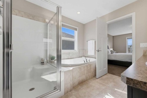 344 Sunset View, Cochrane, AB - Indoor Photo Showing Bathroom