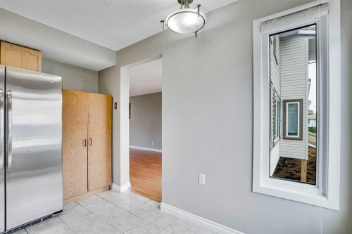 219 Coachway Lane Sw, Calgary, AB - Indoor