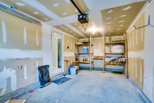 219 Coachway Lane Sw, Calgary, AB - Indoor