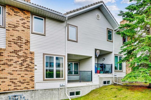 219 Coachway Lane Sw, Calgary, AB - Outdoor