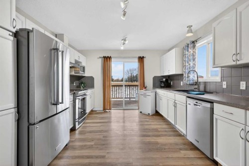 1175 Strathcona Road, Strathmore, AB - Indoor Photo Showing Kitchen