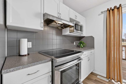1175 Strathcona Road, Strathmore, AB - Indoor Photo Showing Kitchen