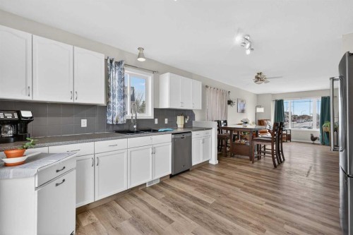 1175 Strathcona Road, Strathmore, AB - Indoor Photo Showing Kitchen