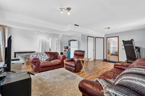 1175 Strathcona Road, Strathmore, AB - Indoor Photo Showing Living Room