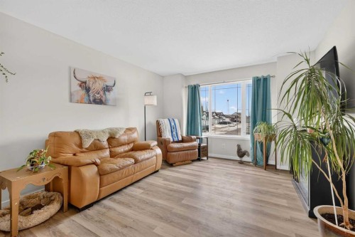 1175 Strathcona Road, Strathmore, AB - Indoor Photo Showing Living Room