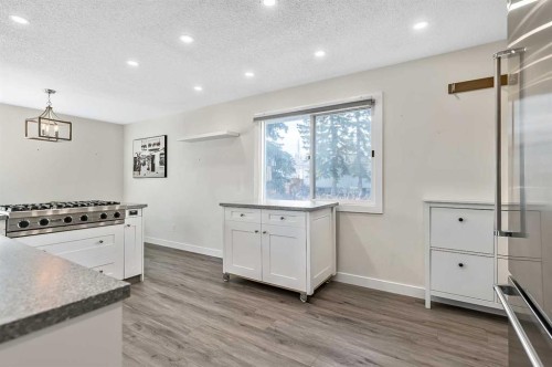 222 Springwood Place Sw, Calgary, AB - Indoor