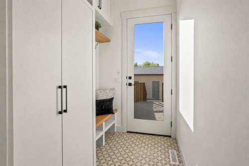 2421 25 Avenue Nw, Calgary, AB 