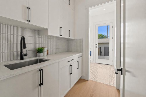 2421 25 Avenue Nw, Calgary, AB 