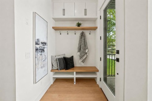 2421 25 Avenue Nw, Calgary, AB 