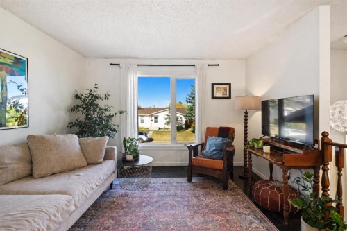49 Castlebrook Way Ne, Calgary, AB - Indoor Photo Showing Living Room