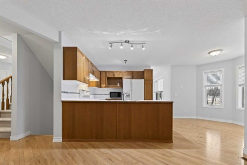 88 Scenic Gardens Nw, Calgary, AB - Indoor Photo Showing Kitchen