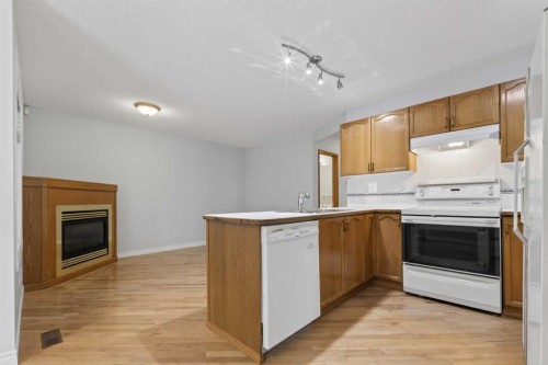 88 Scenic Gardens Nw, Calgary, AB - Indoor Photo Showing Kitchen