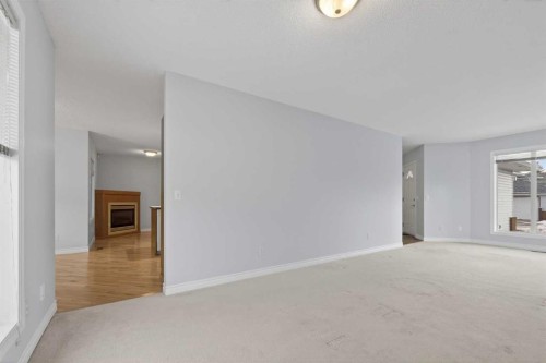 88 Scenic Gardens Nw, Calgary, AB - Indoor Photo Showing Other Room