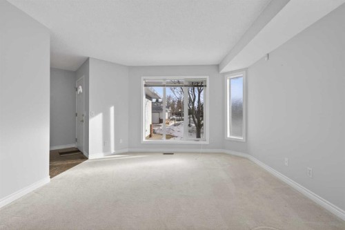 88 Scenic Gardens Nw, Calgary, AB - Indoor Photo Showing Other Room