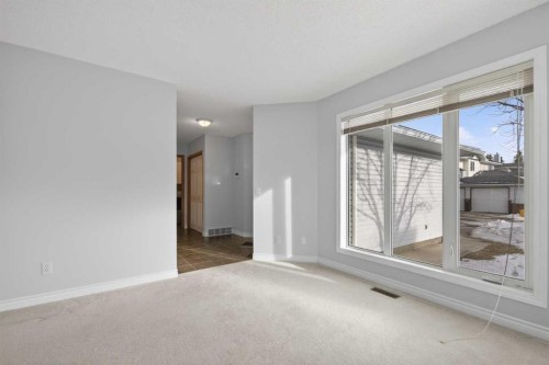 88 Scenic Gardens Nw, Calgary, AB - Indoor Photo Showing Other Room