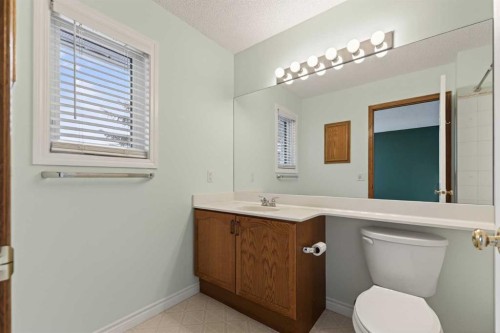 88 Scenic Gardens Nw, Calgary, AB - Indoor Photo Showing Bathroom