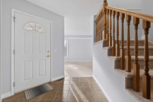 88 Scenic Gardens Nw, Calgary, AB - Indoor Photo Showing Other Room