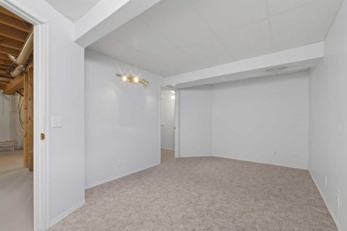 88 Scenic Gardens Nw, Calgary, AB - Indoor Photo Showing Other Room
