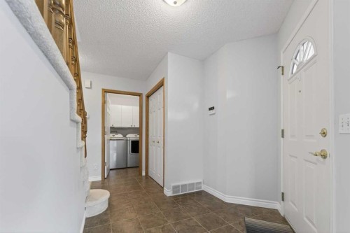 88 Scenic Gardens Nw, Calgary, AB - Indoor Photo Showing Other Room