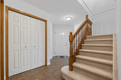 88 Scenic Gardens Nw, Calgary, AB - Indoor Photo Showing Other Room