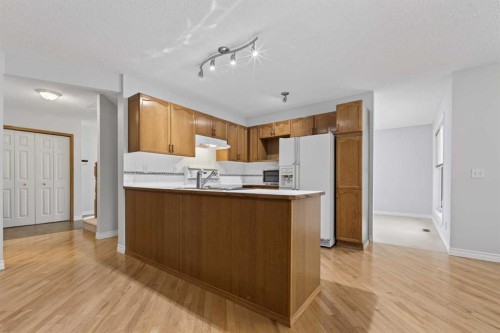 88 Scenic Gardens Nw, Calgary, AB - Indoor Photo Showing Kitchen