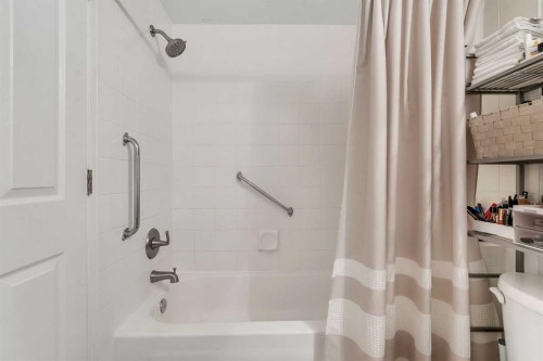 201-215 17 Avenue Ne, Calgary, AB - Indoor Photo Showing Bathroom