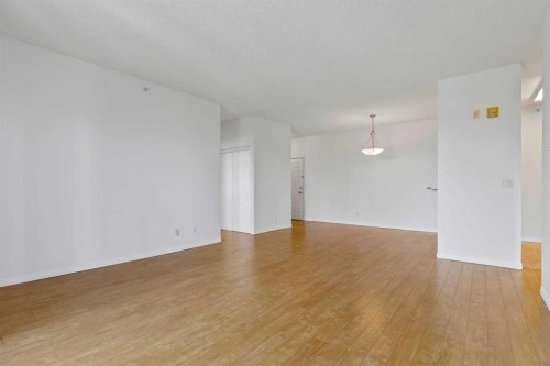 304-2022 Canyon Meadows Drive Se, Calgary, AB - Indoor Photo Showing Other Room